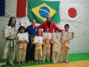 551861_405588346159351_815171783_n